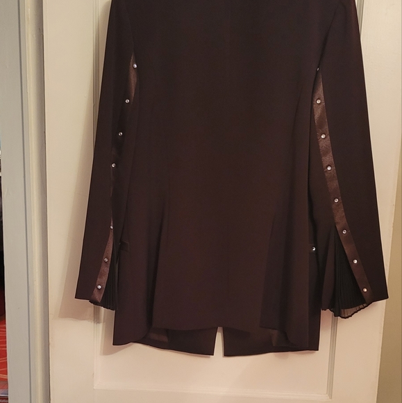 Beautiful Brown Suit - Picture 5 of 7